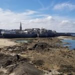 Closer view of the city with the Castle, Chateaubriand's birthplace and the Saint-Vincent Cathedral, from left to right.